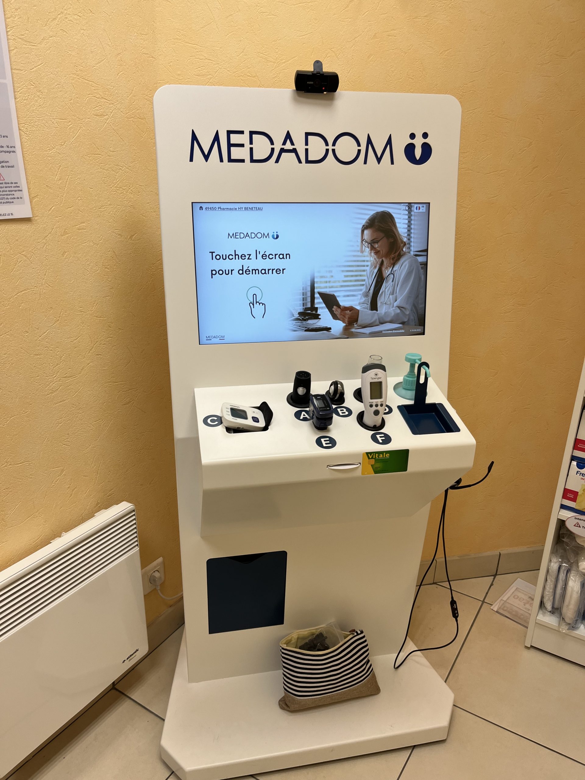 borne téléconsultation MEDADOM borne téléconsultation MEDADOM